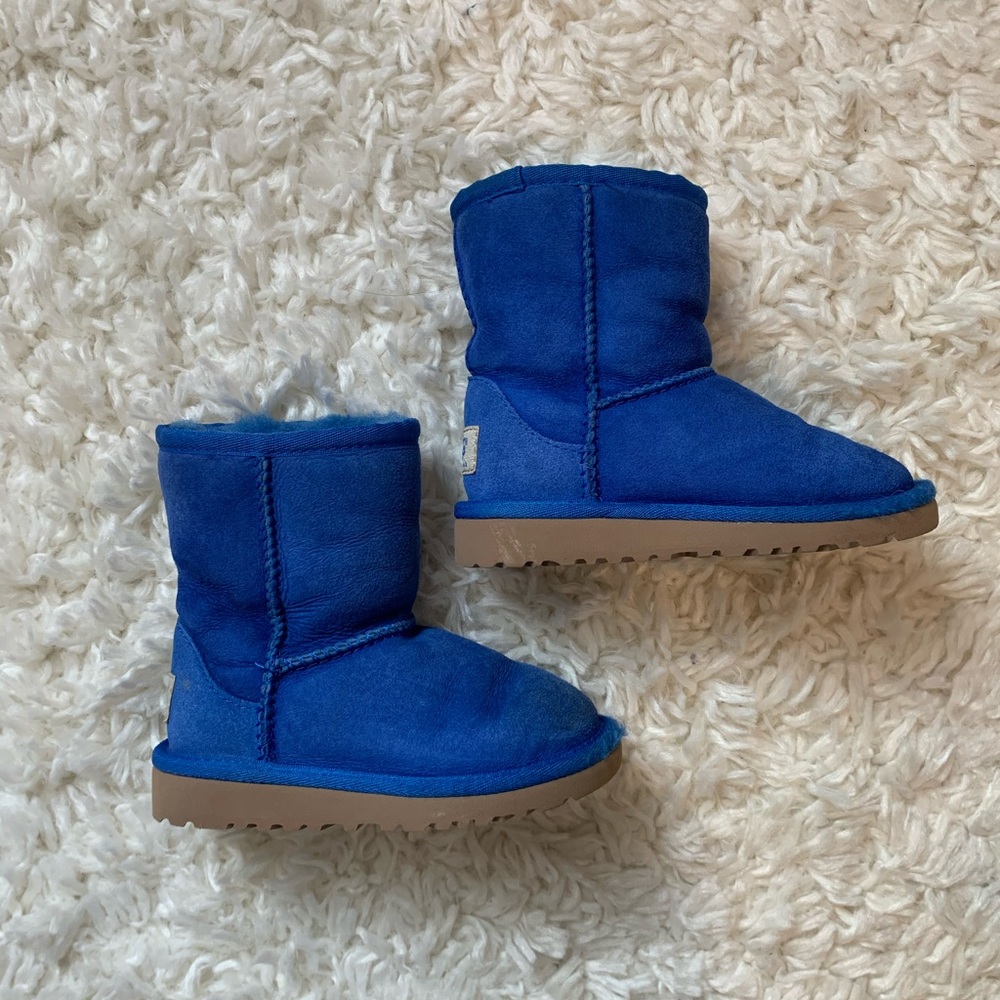 EUC blue toddler UGG boots size 8